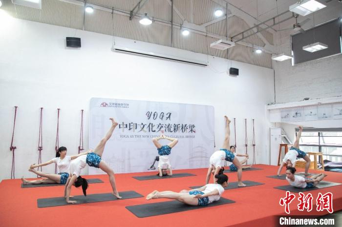 星空体育app下载汕头办公家具市场全国最权威的瑜伽学校中国首家馆藏级瑜伽图书馆在(图1)